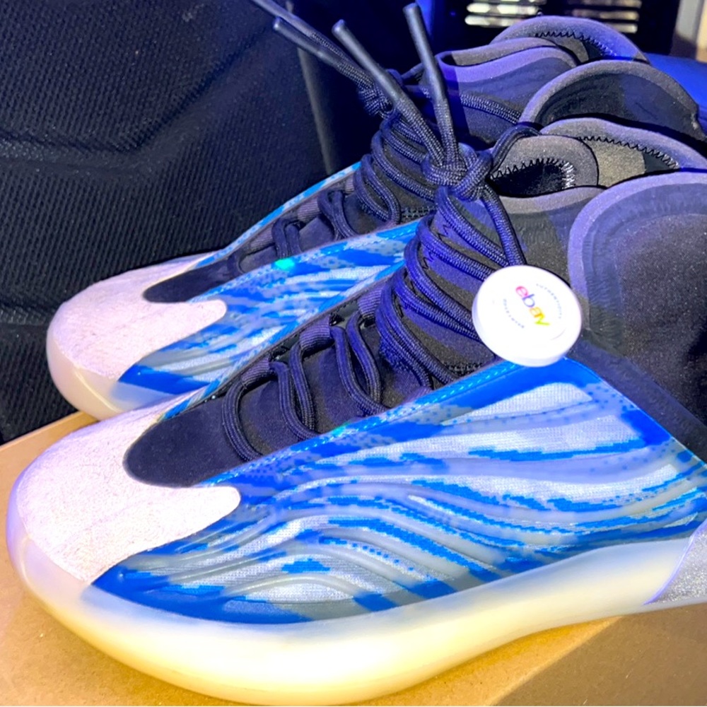 Yeezy basketball frozen blue size 12